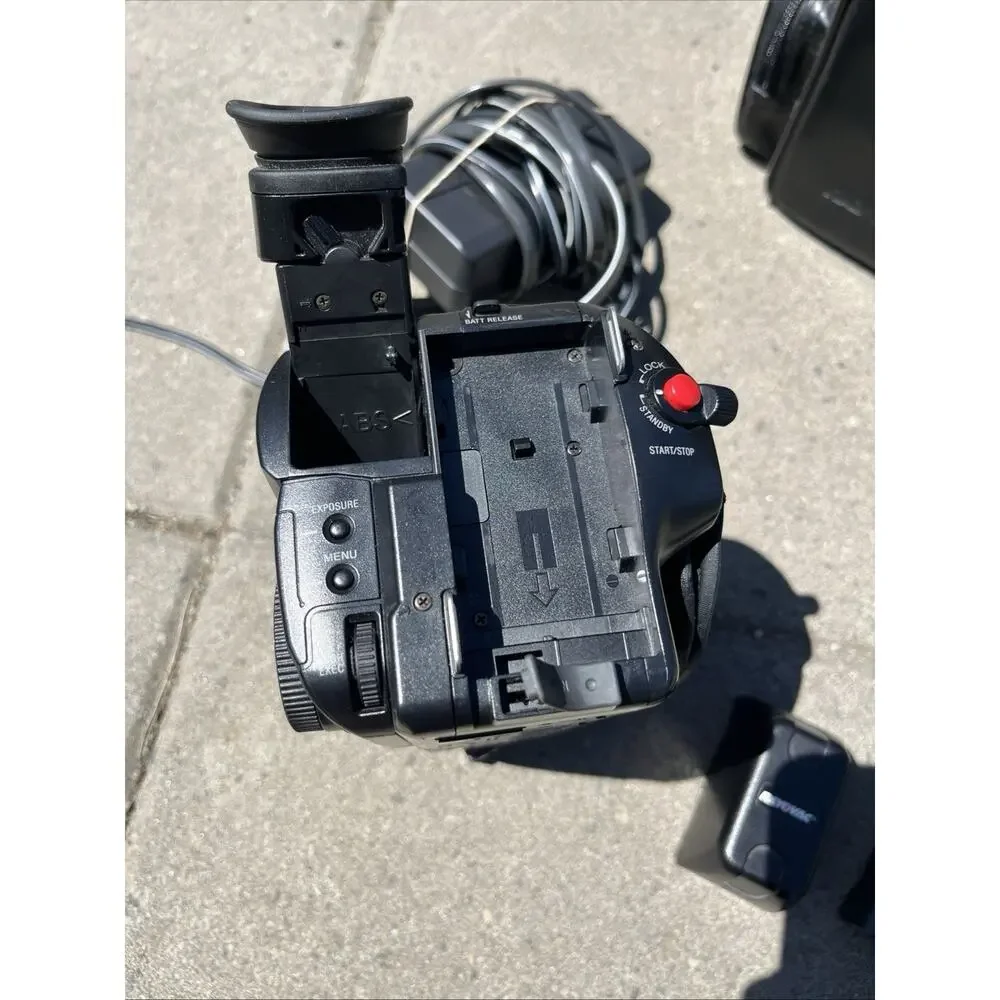 Sony Handycam CCD-TR416 Hi-8 Analog Video Camcorder Camera Bundle